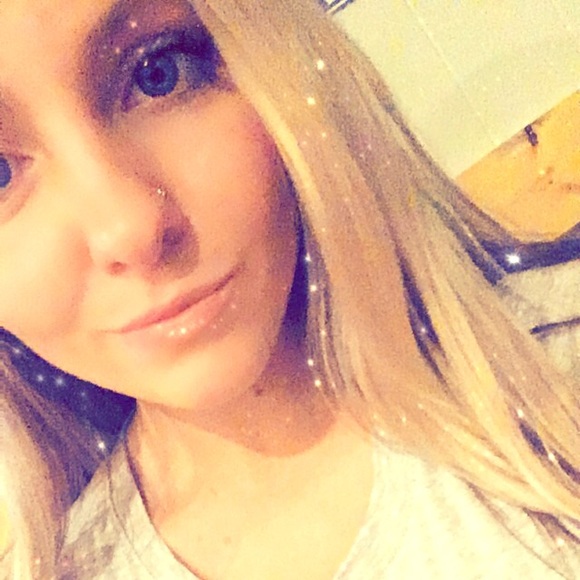 Meet your Posher, Abigail - Picture 1 of 1